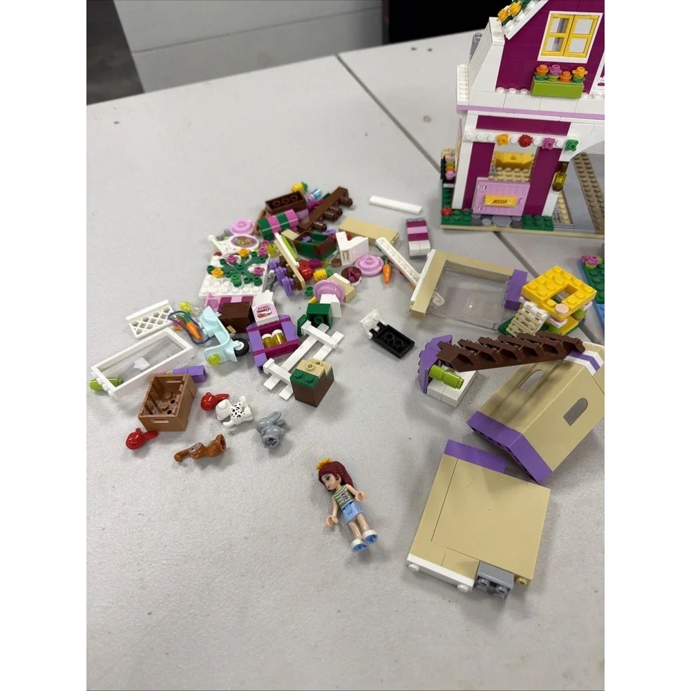 LEGO FRIENDS: Sunshine Ranch (41039) Incomplete
